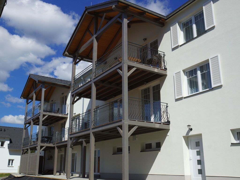 Lakeside Village 21