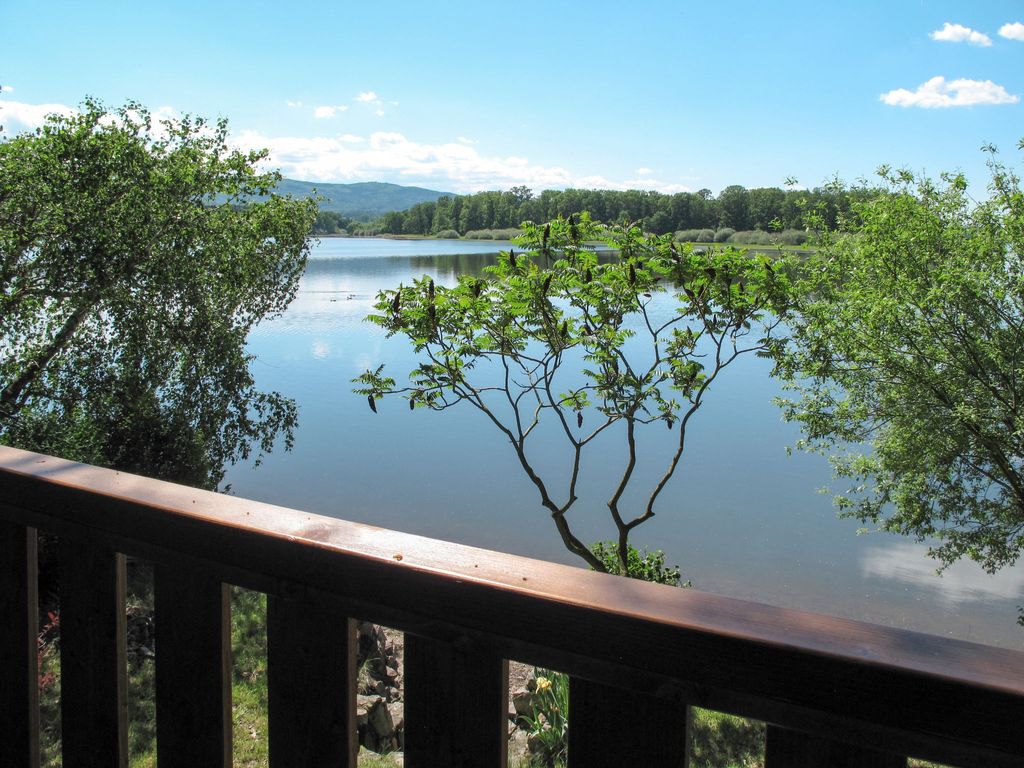 Pondside Retreat & Canoe