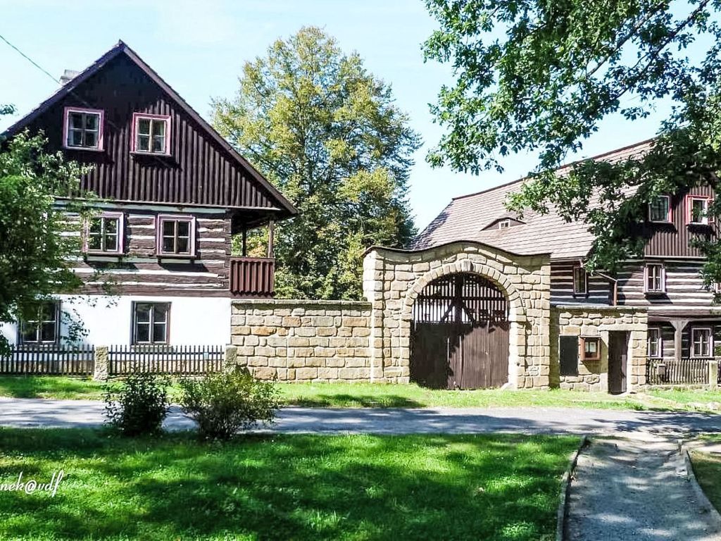 Máchova roubenka