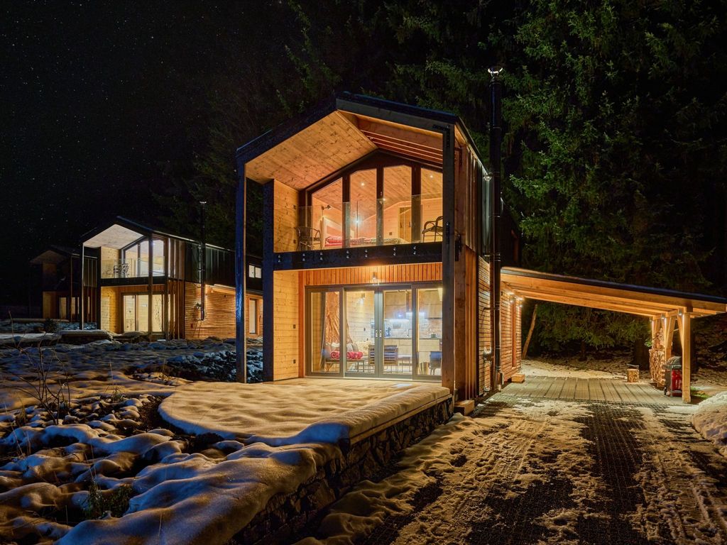 Luxe Timber Lodge & Pet Retreat