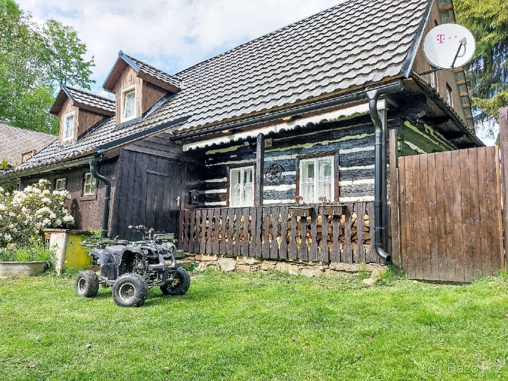 Roubenka u potoka