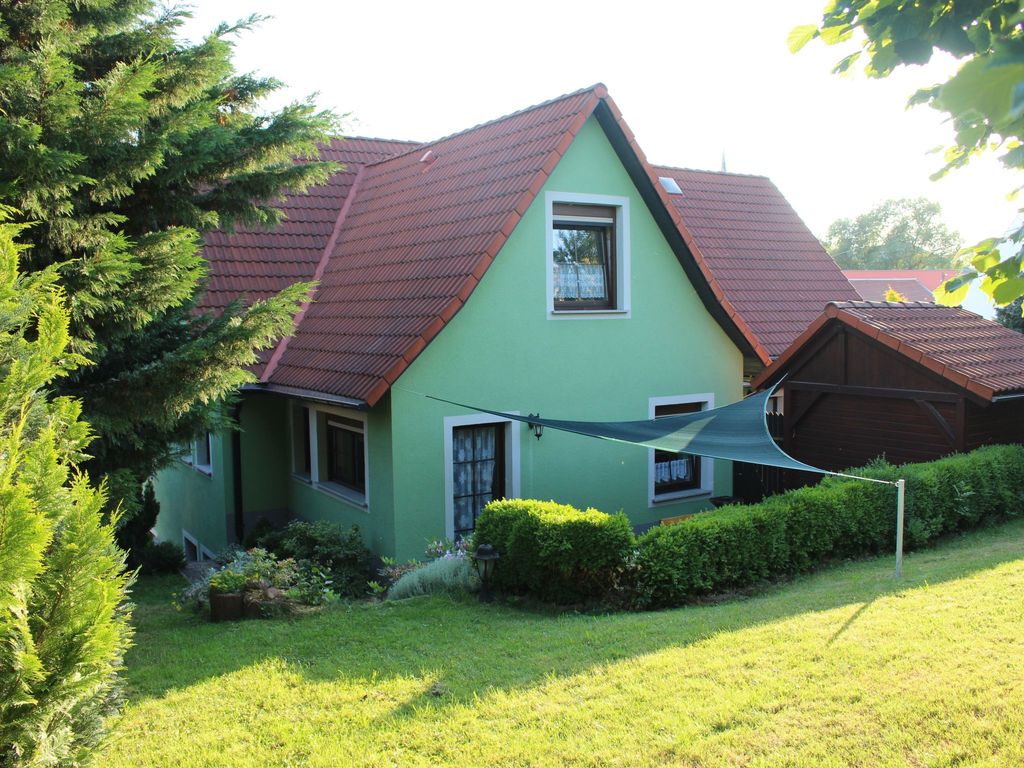 Geräumige Ferienwohnung mit Terrasse, in günstiger zentraler Lage in der Oberla