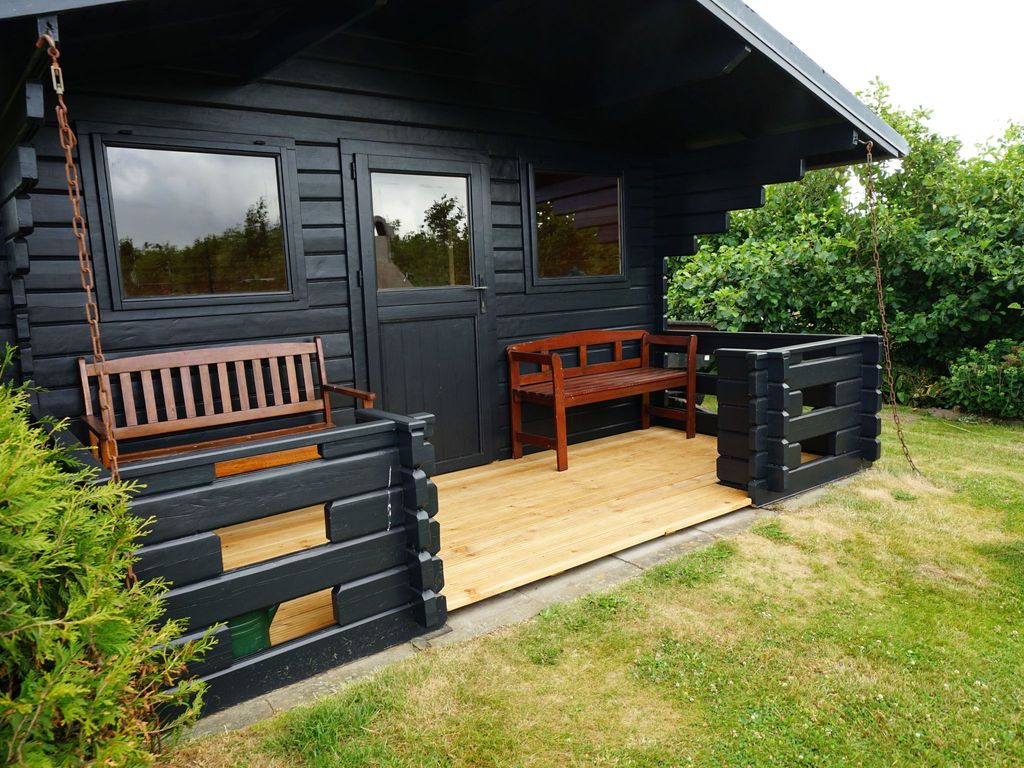 in Großmorsum mit Terrasse und Grill