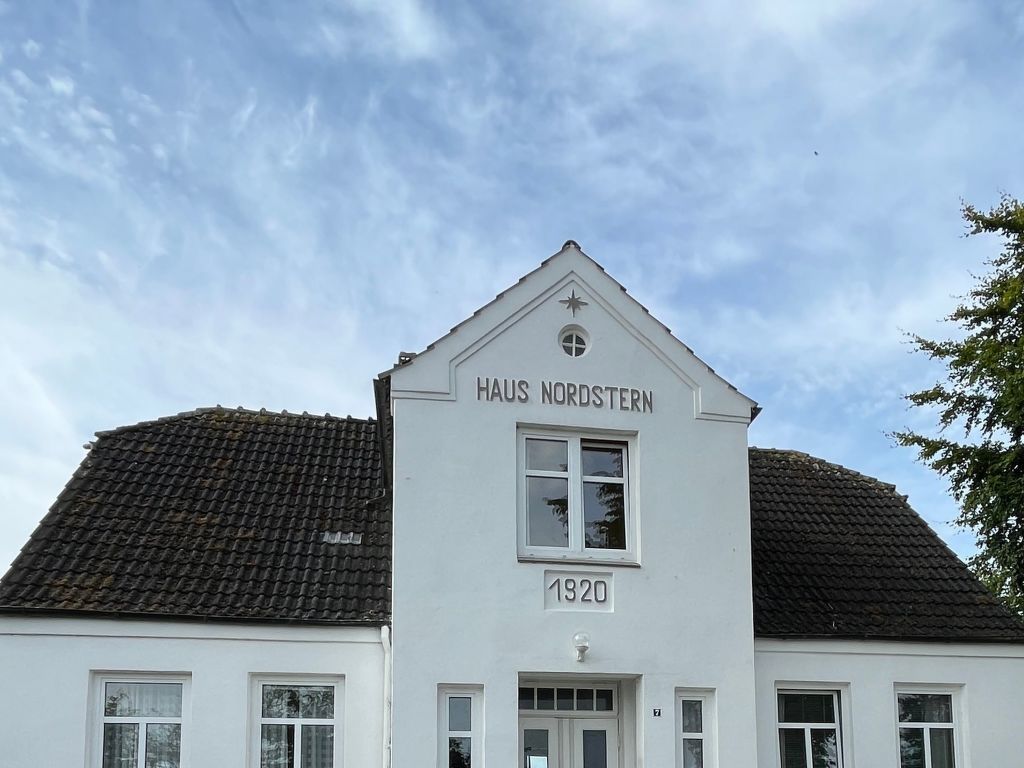 direkt hinter dem Deich