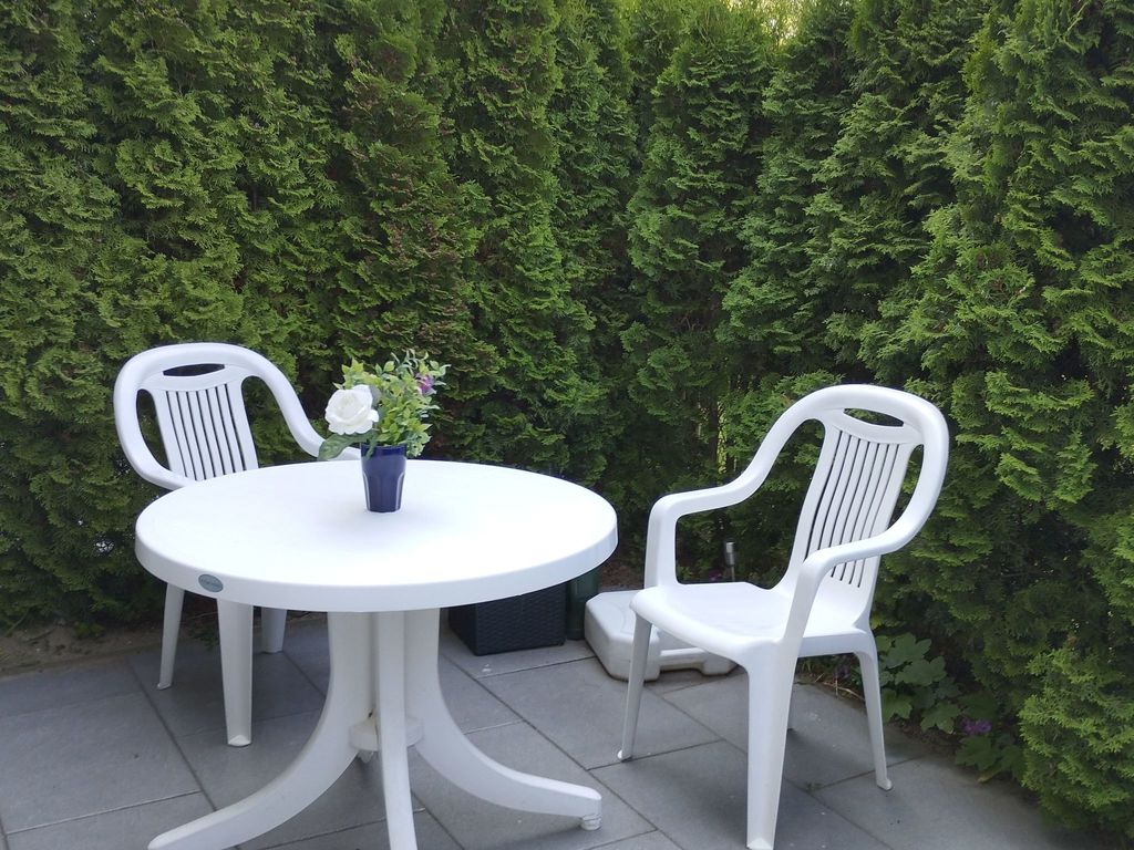 Strandnahes Studio mit kleiner Gartenterrasse