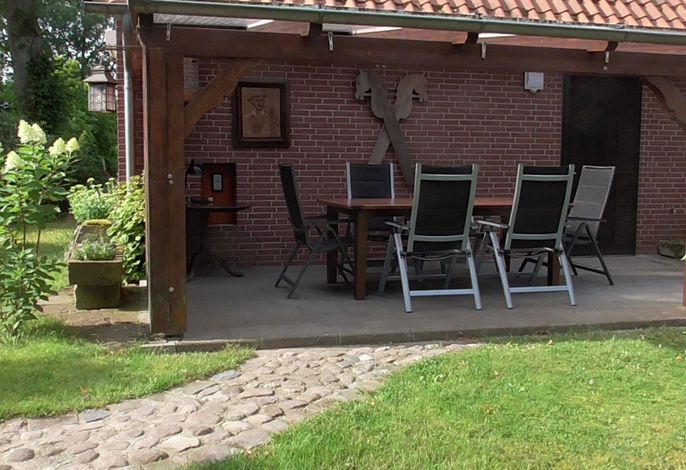 mit überdachter Terrasse und Carport – Foto 3