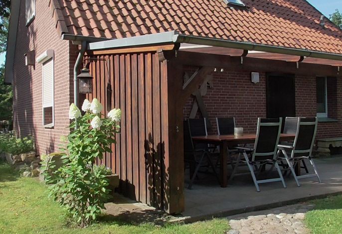 mit überdachter Terrasse und Carport – Foto 2