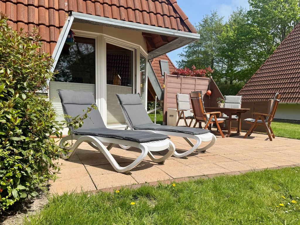 mit Terrasse, Grill und Garten