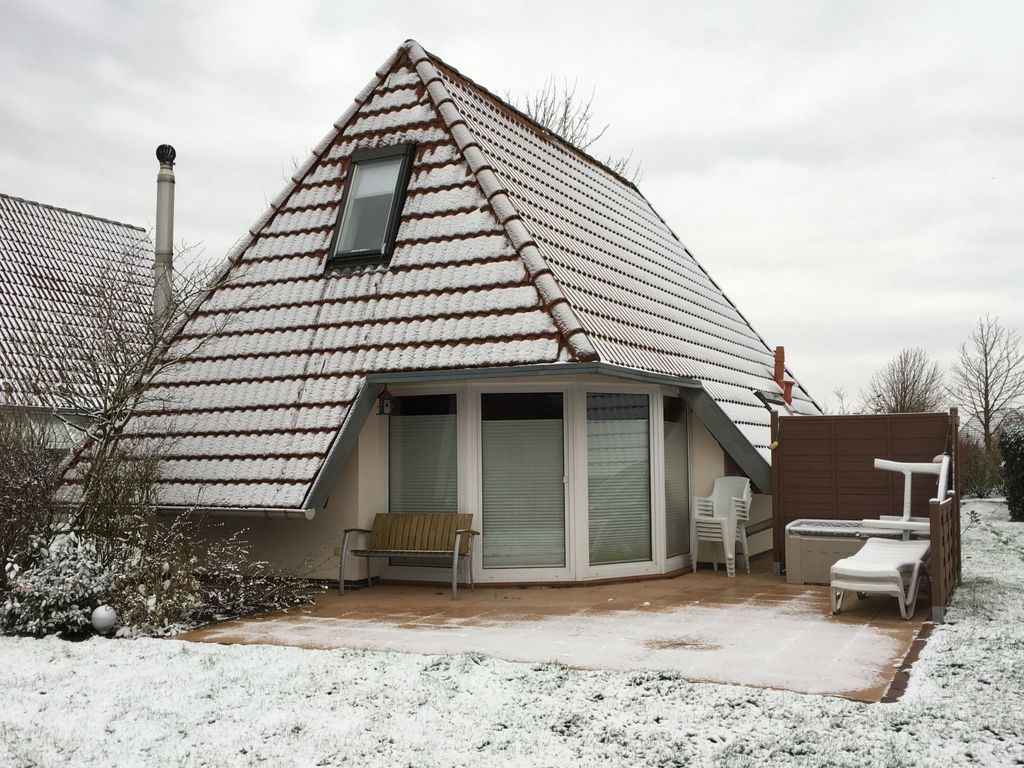 mit Terrasse, Grill und Garten
