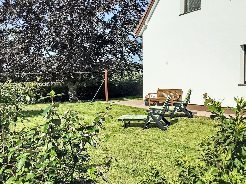 Komfortable Ferienwohnung mit großem Garten