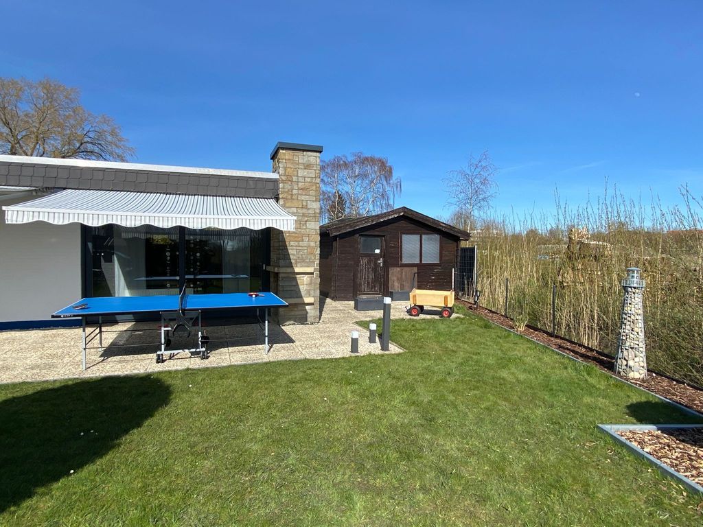 Freistehendes Ferienhaus in Tossens mit Terrasse