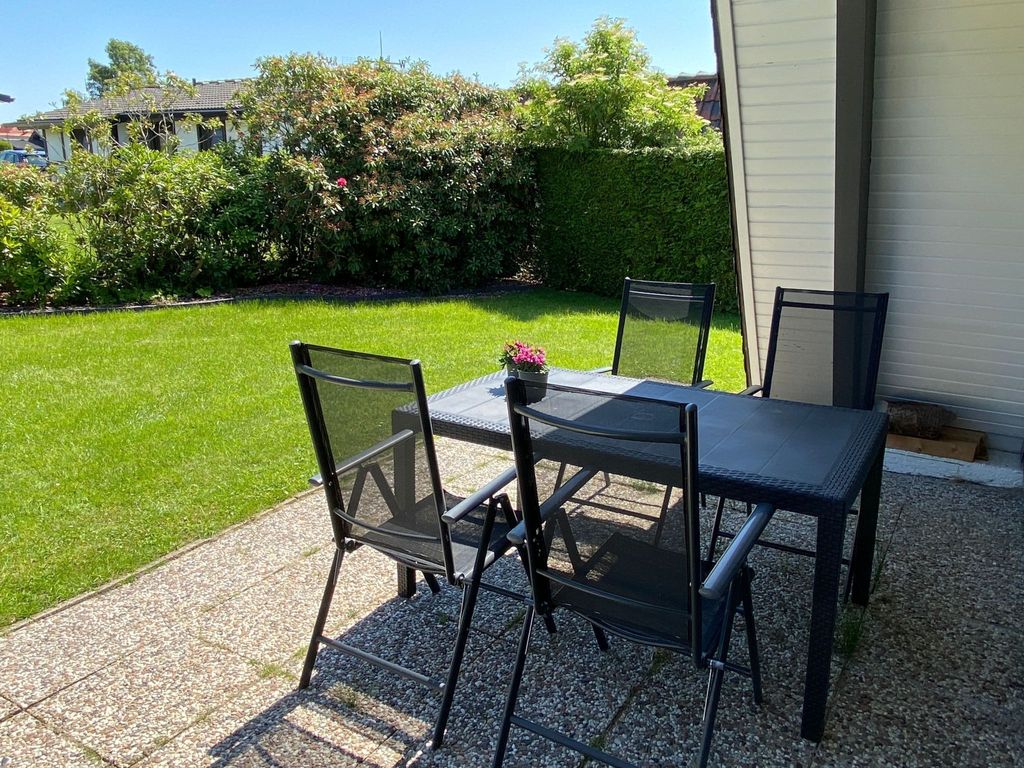 Nurdachhaus in Burhave mit Garten
