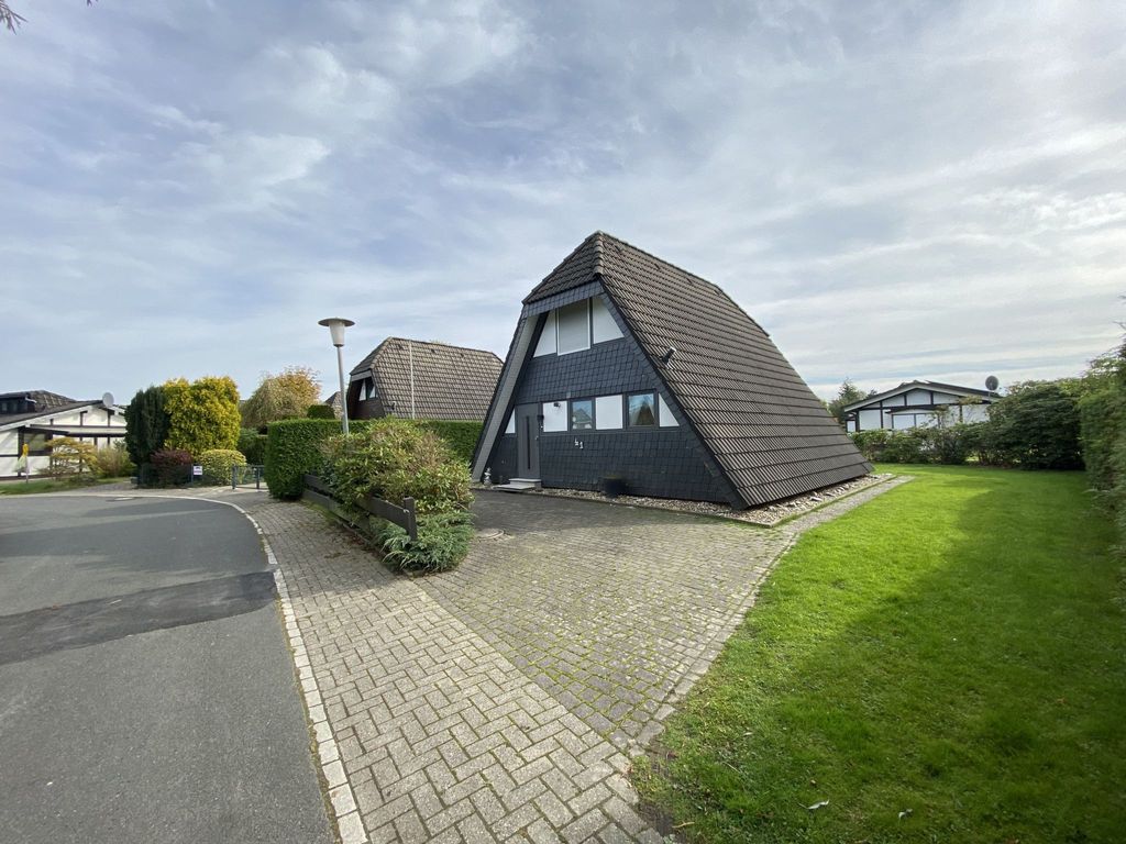 Nurdachhaus in Burhave mit Garten