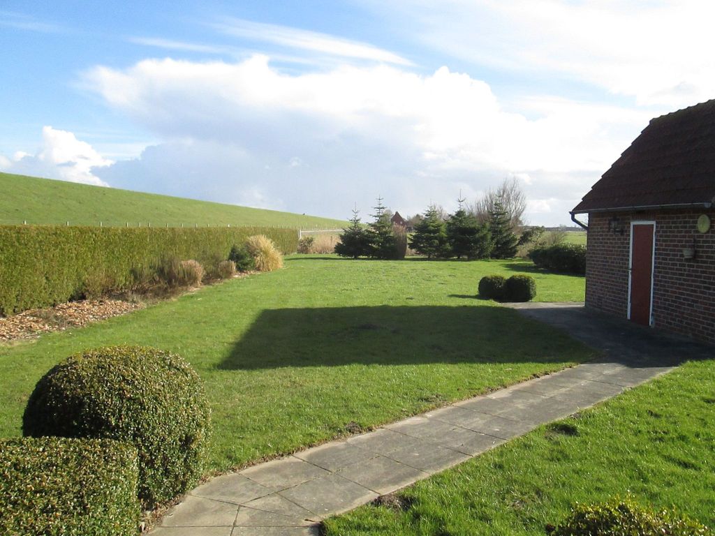 mit Wintergarten und Garten am Deich