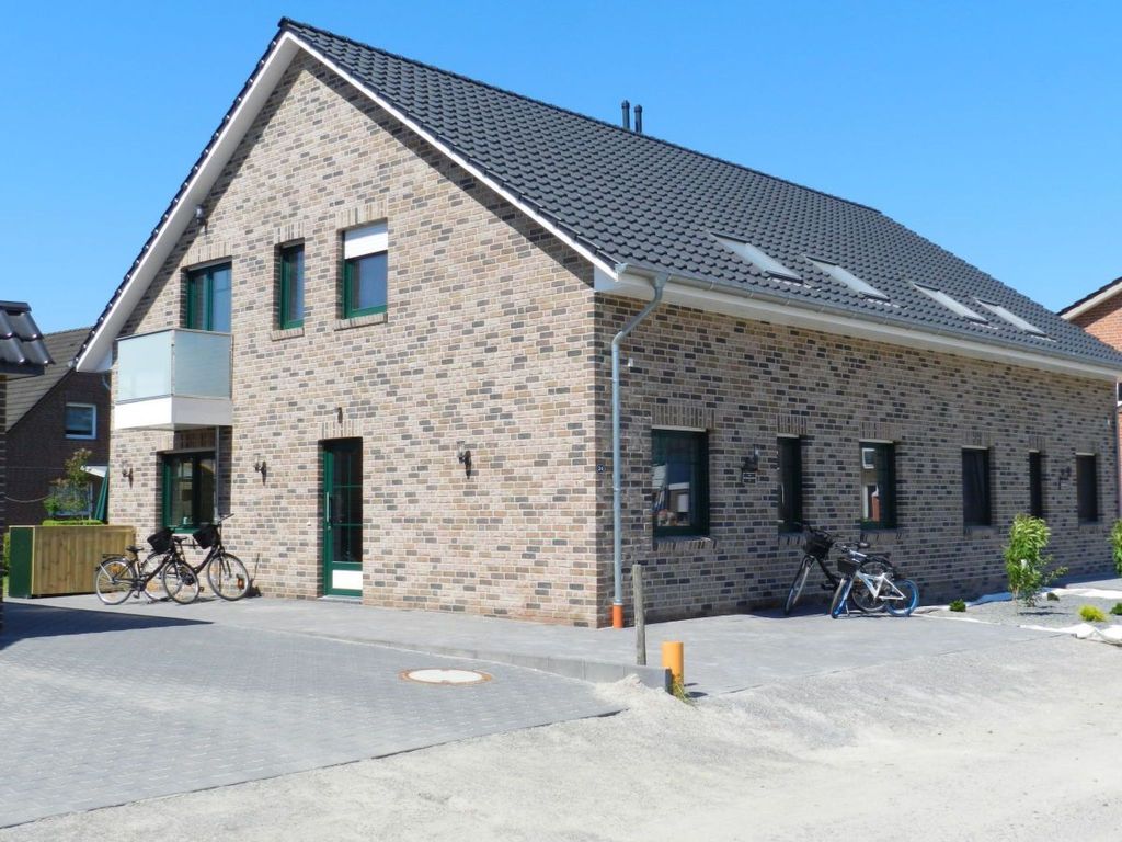 in Burhave mit Kleinem Garten