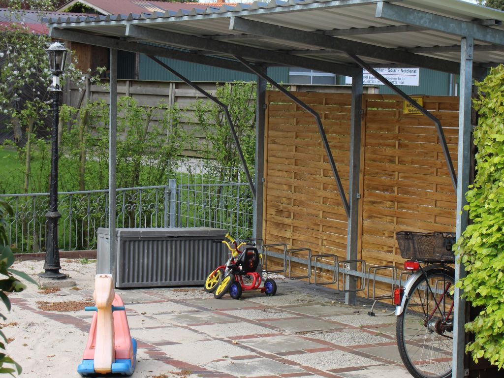 Geräumige Ferienwohnung in Burhave mit Grill, Garten und Pool