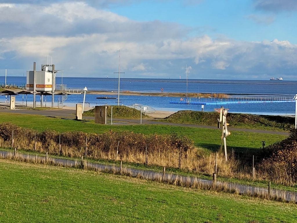 in der Nähe  vom Deich und Strand