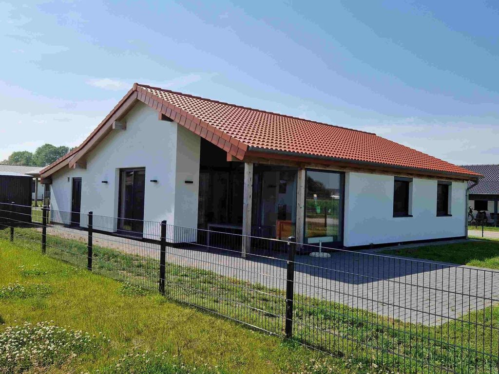 G1 Eingezäuntes Haus mit Kamin in Eckwarderhörne
