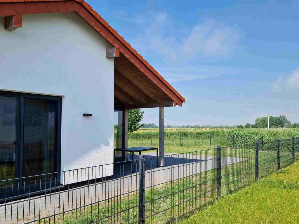 G1 Eingezäuntes Haus mit Kamin in Eckwarderhörne