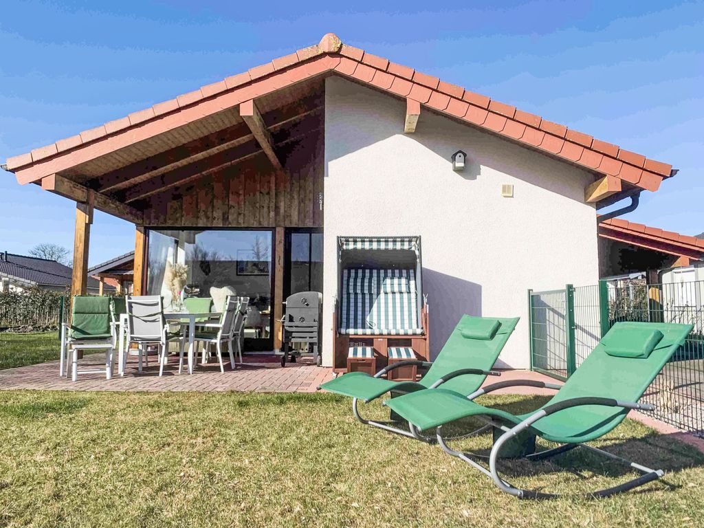 M1 Ferienhaus mit Garten, Terrasse und Carport