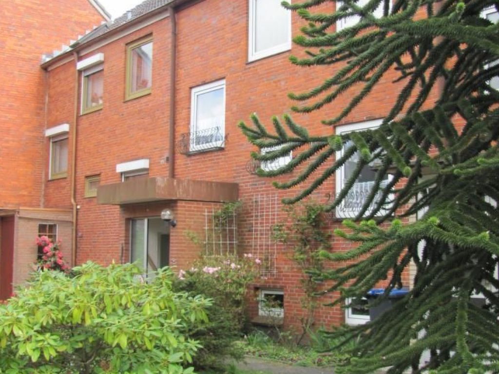 Wohnung in Altengroden mit Garten