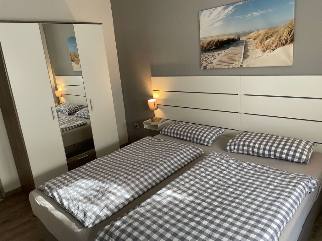 Sonnige Ferienwohnung mit großem Garten