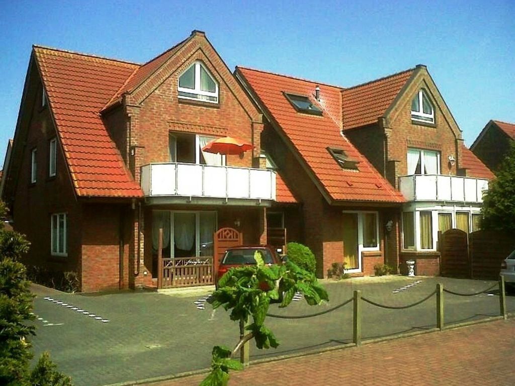 Helle Erdgeschosswohnung mit sonniger Terrasse