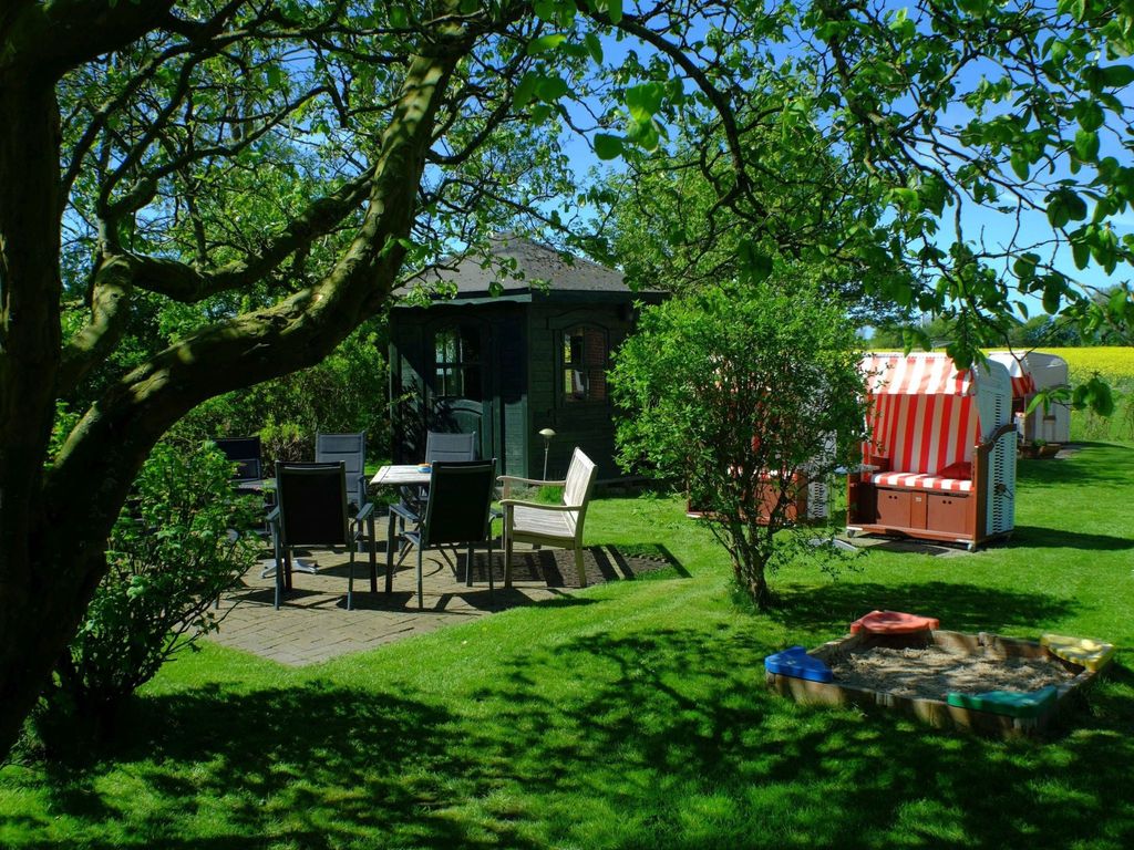 mit Terrasse