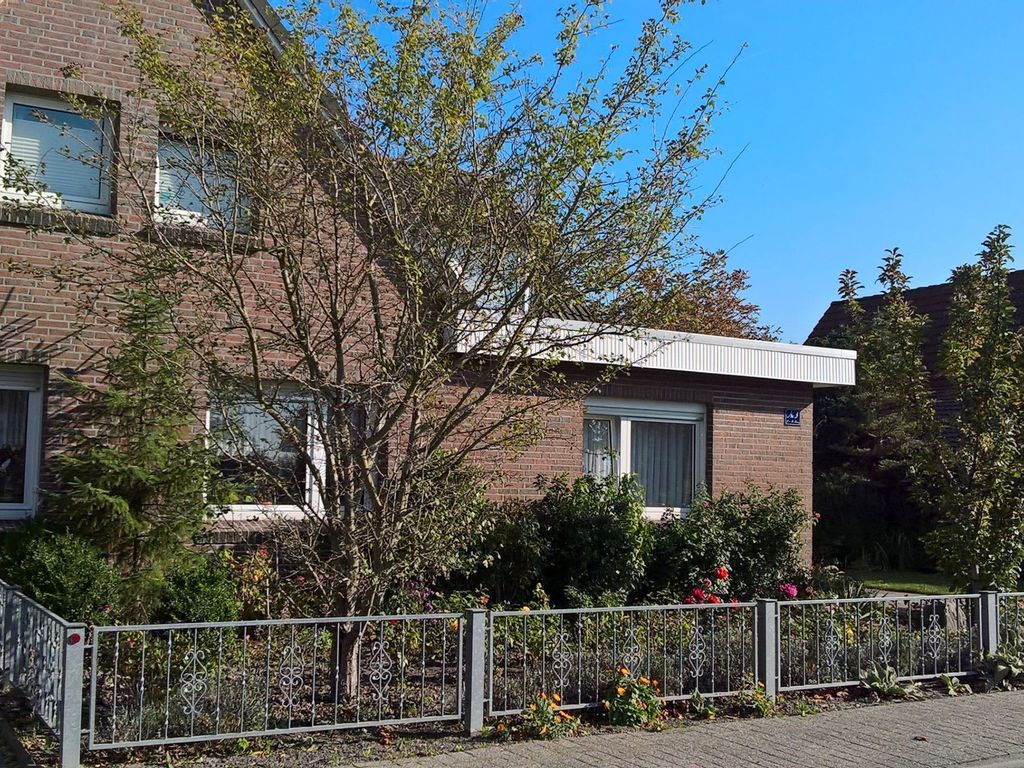 mit Garten und Gartenhaus
