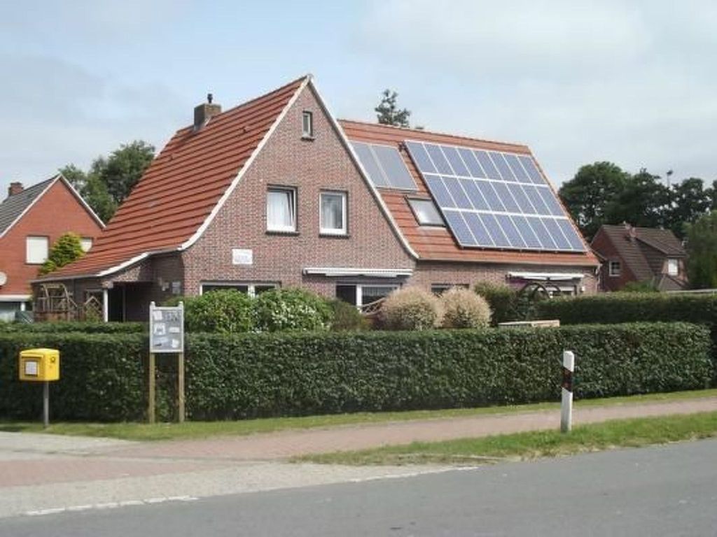 in Nesse mit Garten, Terrasse und Grill