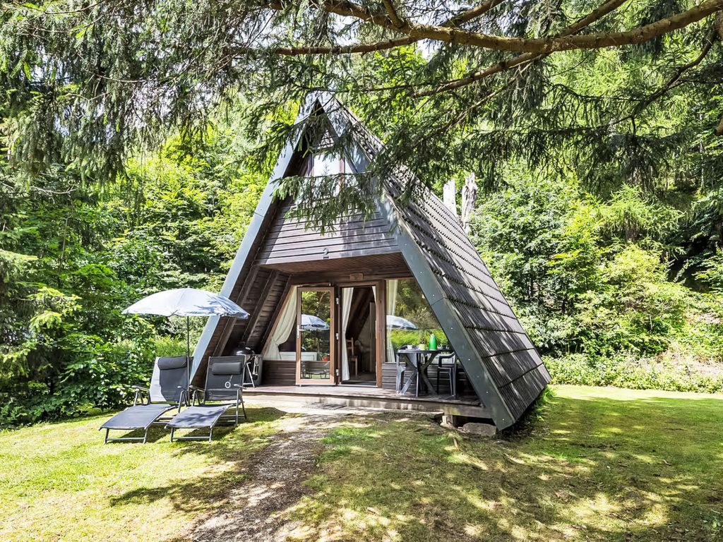 mit Garten, Grill und Terrasse