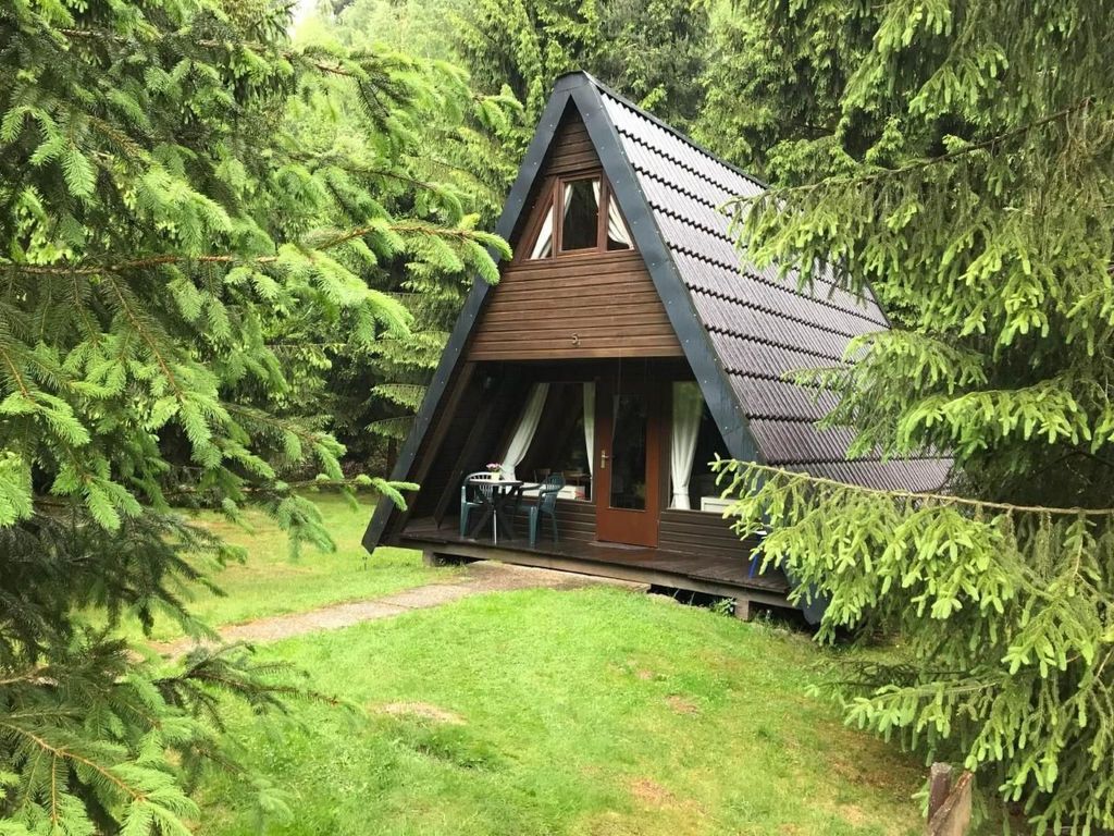 mit Garten, Grill und Terrasse