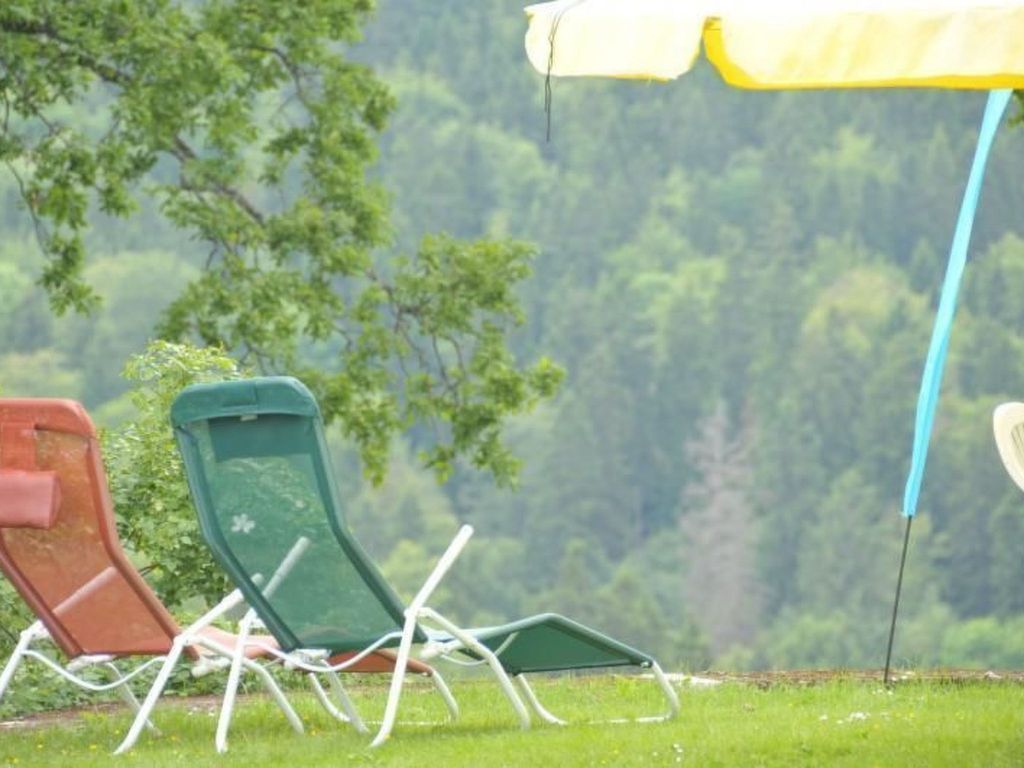 mit Spielplatz, Garten und Fernsicht