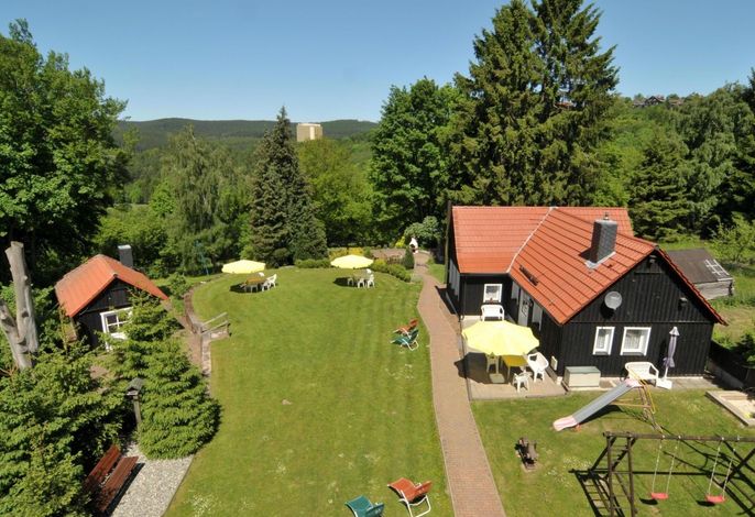mit herrlicher Aussicht in die Berge