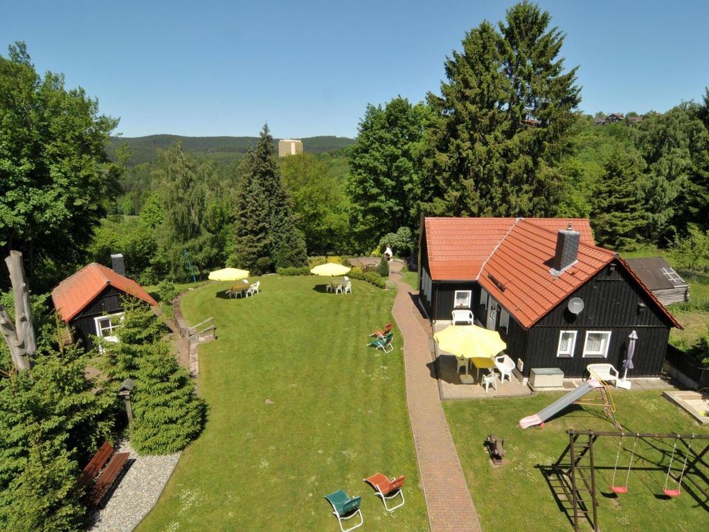 mit herrlicher Aussicht in die Berge