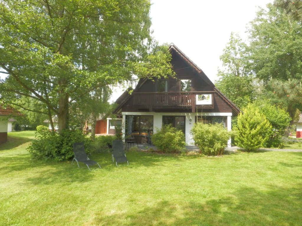 mit Grill, Terrasse und Garten