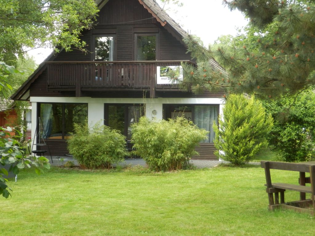 mit Grill, Terrasse und Garten