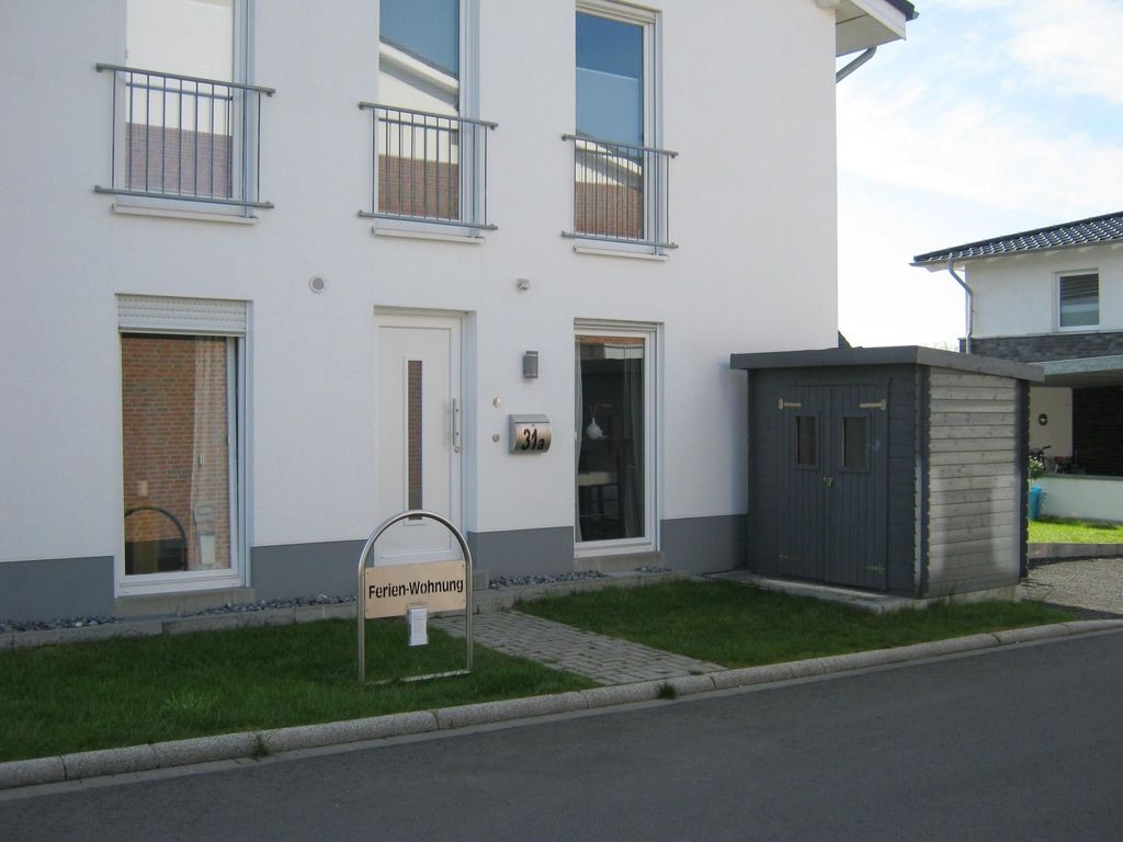 Wohnung im Erdgeschoss mit Terrasse und Stellplatz