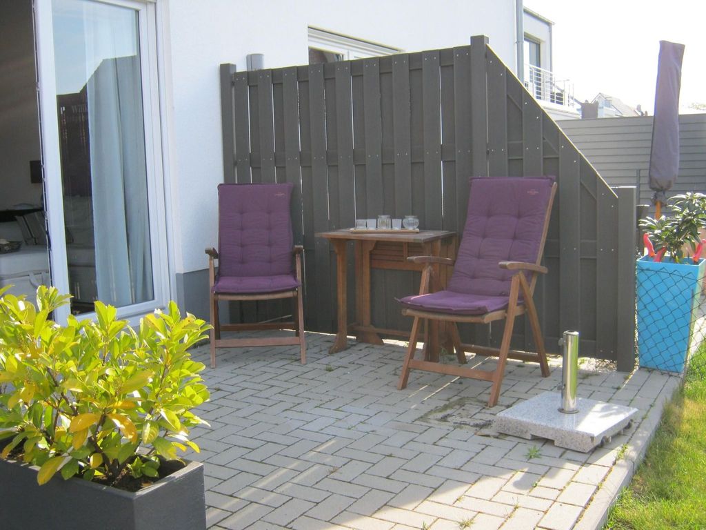Wohnung im Erdgeschoss mit Terrasse und Stellplatz