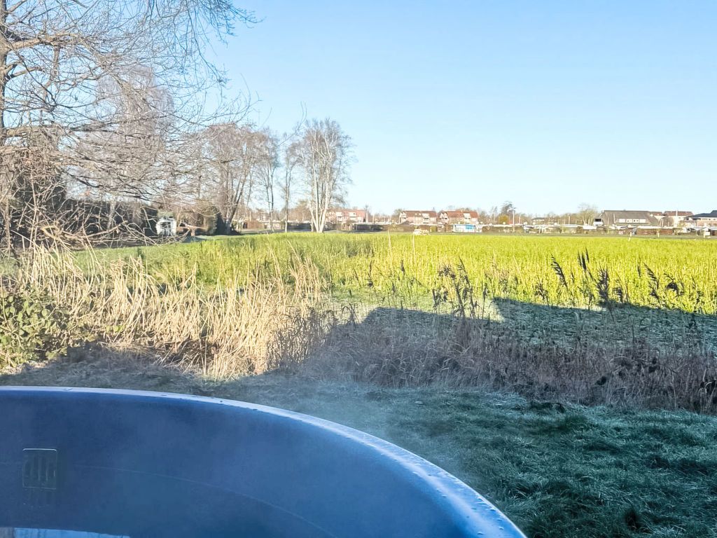 Freier Feldblick mit Hot Tub 285
