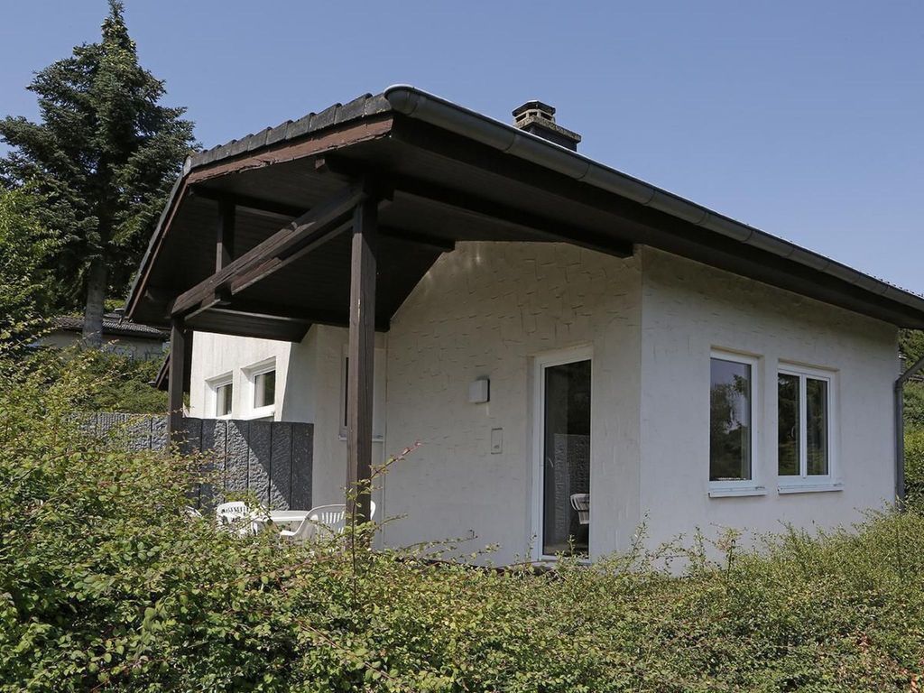 mit Terrasse und Garten Südeifel