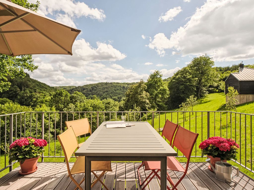 Moderner Holzhausneubau in der Eifel