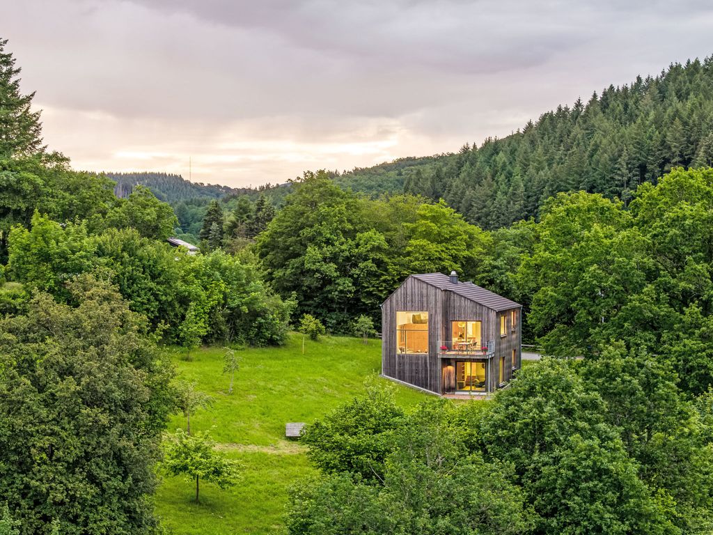 Moderner Holzhausneubau in der Eifel