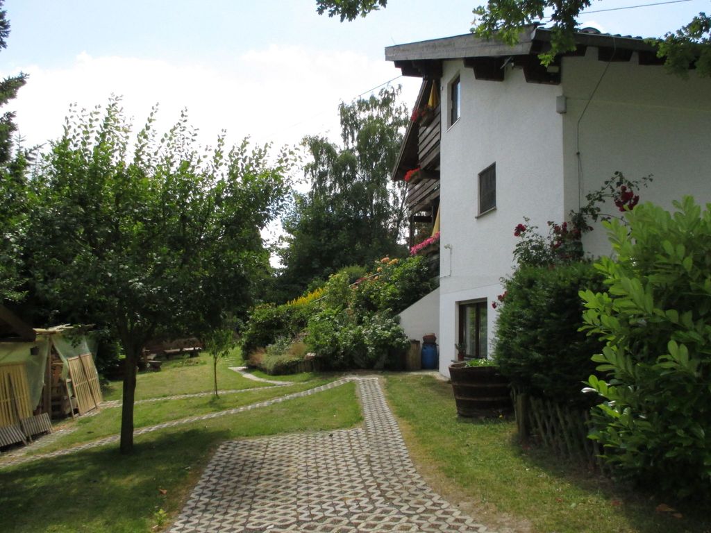 Wohnung in Starkenburg mit Kleiner Terrasse