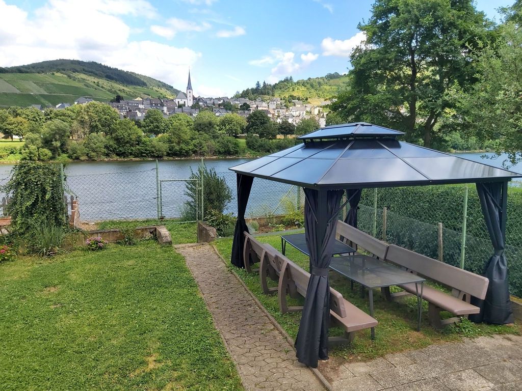 zur Mosel