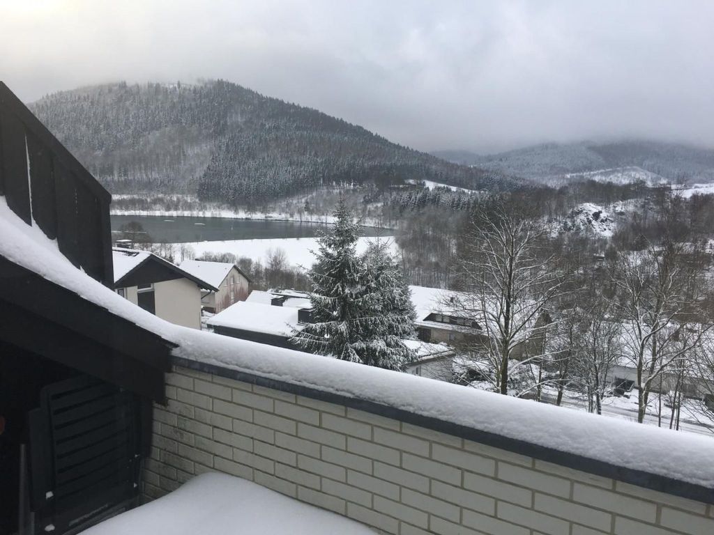 Berg- und Seeblick am Hillebachsee