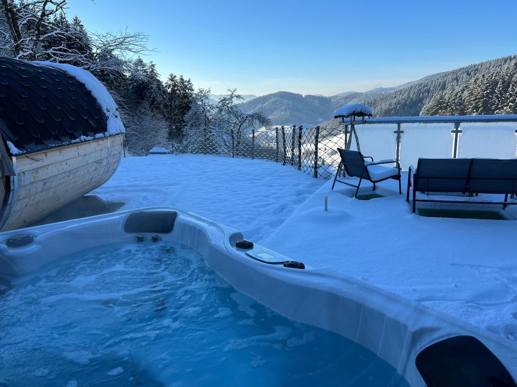 FeWo mit Whirlpool und Fass-Sauna im Schwarzwald
