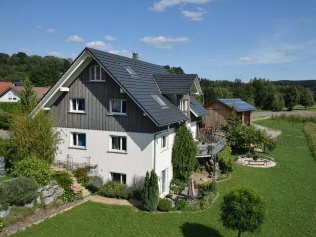 Appartement in Beuren mit Terrasse und Grill