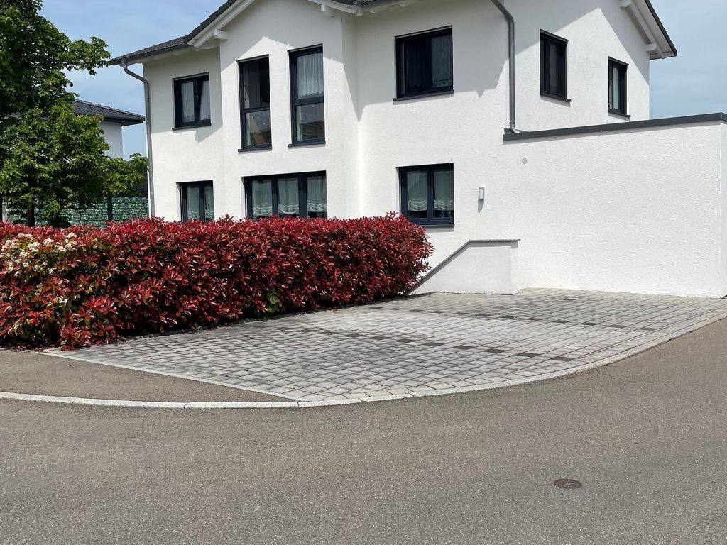 in ruhiger Lage in Seenähe