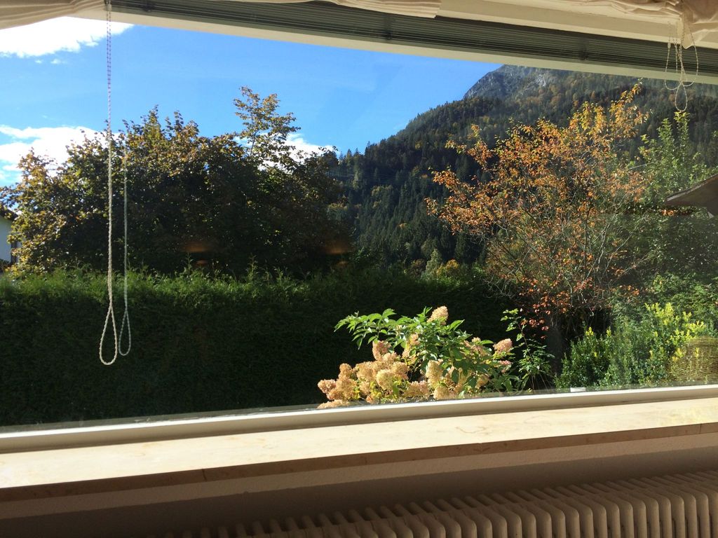 in Sonnenbichl mit Garten